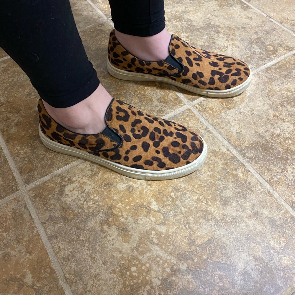 8.5 Candies Slip on cheetah print shoes